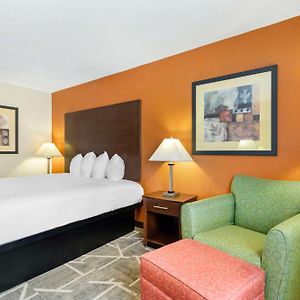 King Room Bath Tub Disability Access or Exterior Entrance